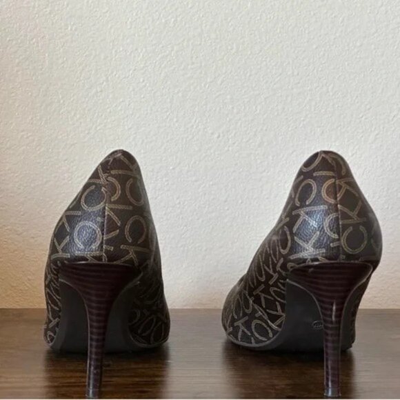 Calvin Klein Giana Pumps Sleek, Sophisticated & Timeless - Picture 4 of 4